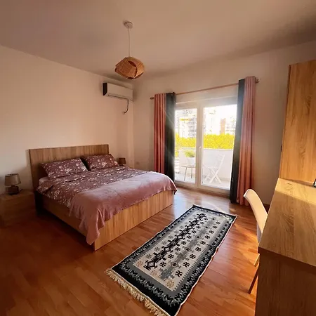 A Casa Dei Nonni * Tirana